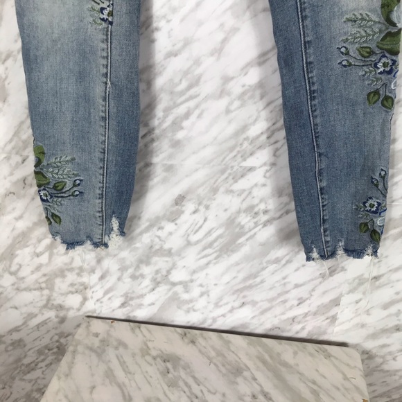 Blank NYC Embroidered Jeans Raw Hem Size 25 - Picture 4 of 14